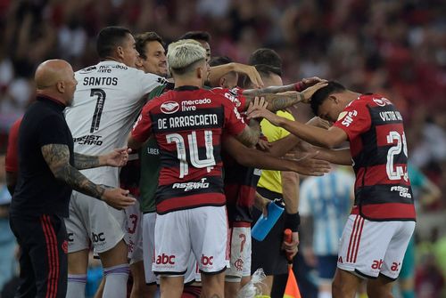 Triunfo de Flamengo ante Estudiantes