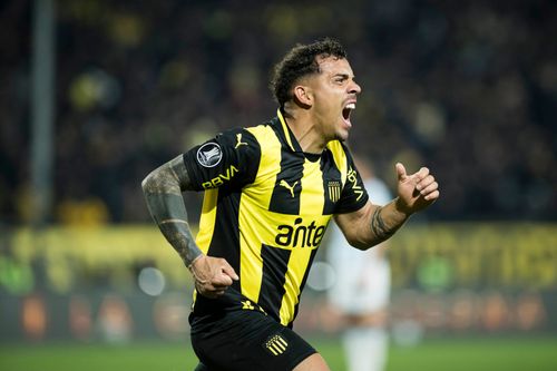 ¡Peñarol ganó en el comienzo de los Octavos de Final!